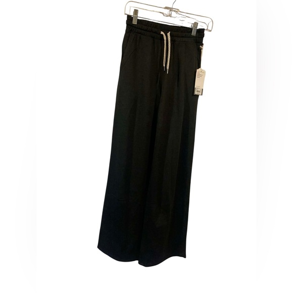 Vuori Pants - NWT Vuori halo essential wideleg BLACK HEATHER Size XXS